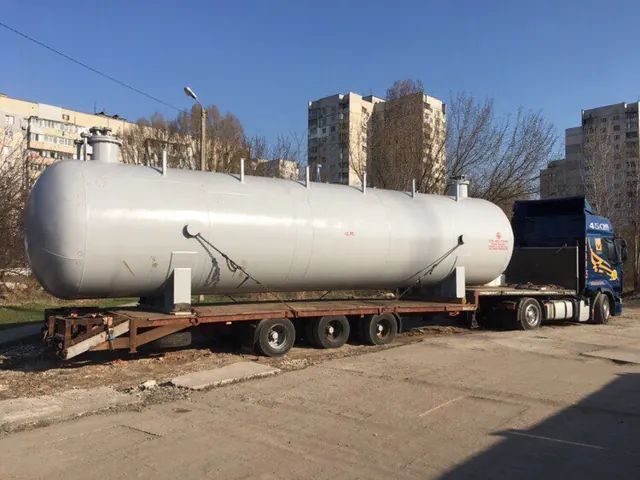 Газова ємність на платформі